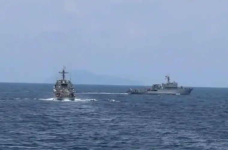 南部战区组织舰艇编队位南海有关海域进行战备巡航