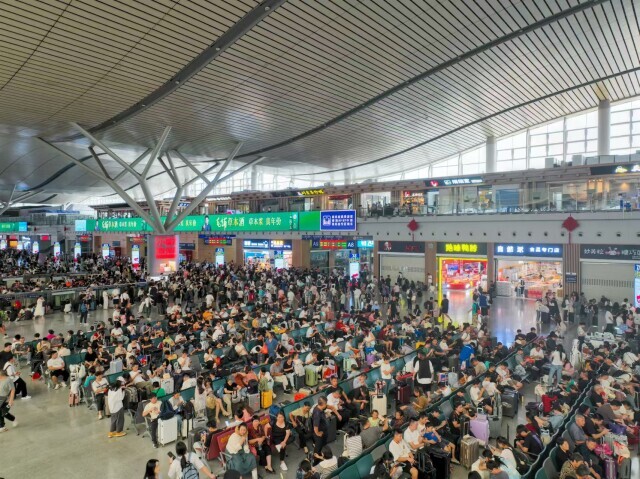 国庆假期首日，哪个地方高铁出行最火热？