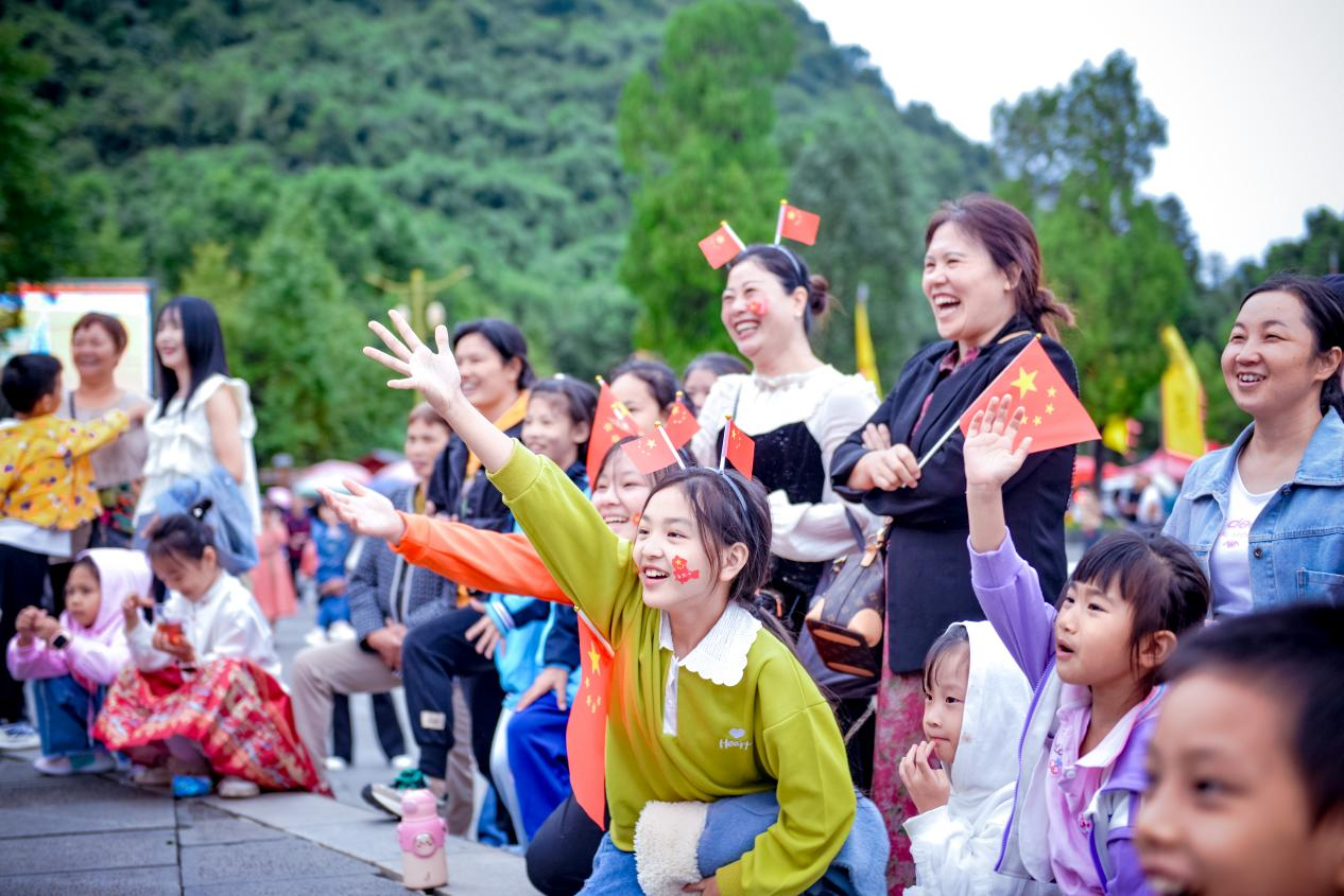 九嶷圣地 爭創(chuàng)5A?丨 國慶假期首日 九嶷山景區(qū)人氣滿滿