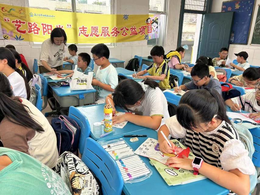 献礼祖国！“艺路阳光”公益项目引领乡村儿童共绘美好愿景