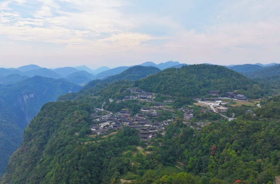 避開人潮，邂逅精致小鄉(xiāng)村③丨金龍村：懸崖苗寨，充滿靈性的人間仙境