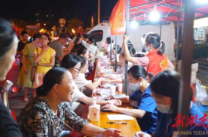 江華“中醫(yī)夜市”點(diǎn)亮健康夜生活