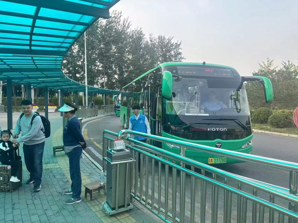 北京各大火車站迎返程高峰！重點站新增應急擺渡車