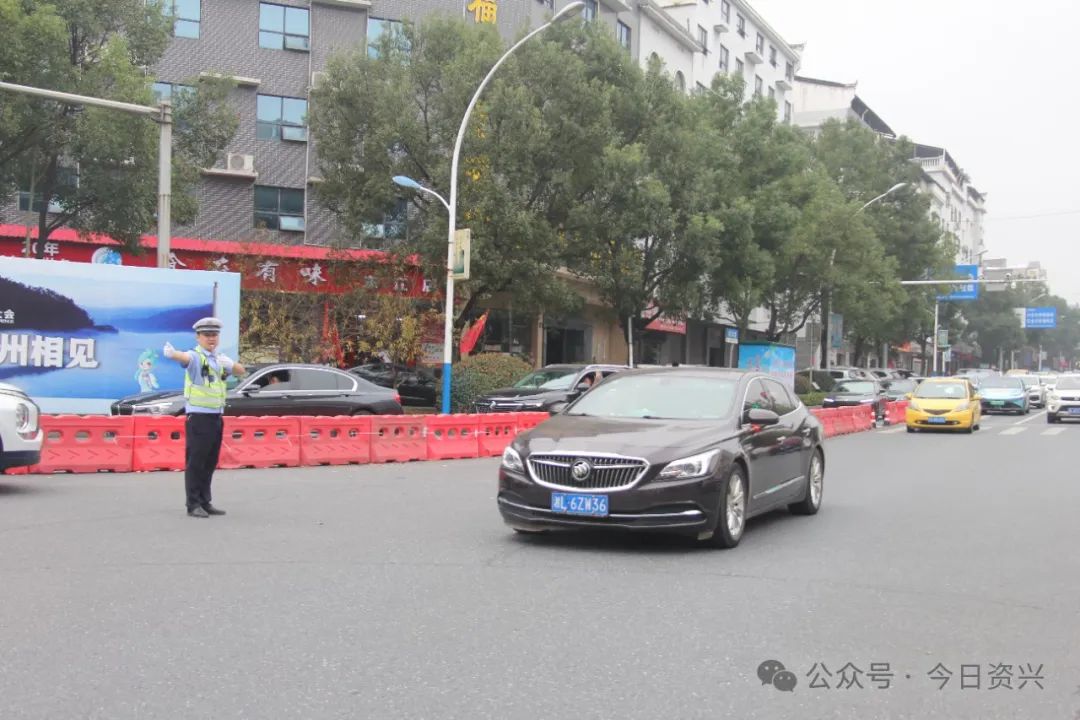 國(guó)慶我在崗丨資興：“警”“景”相隨 暢通相伴