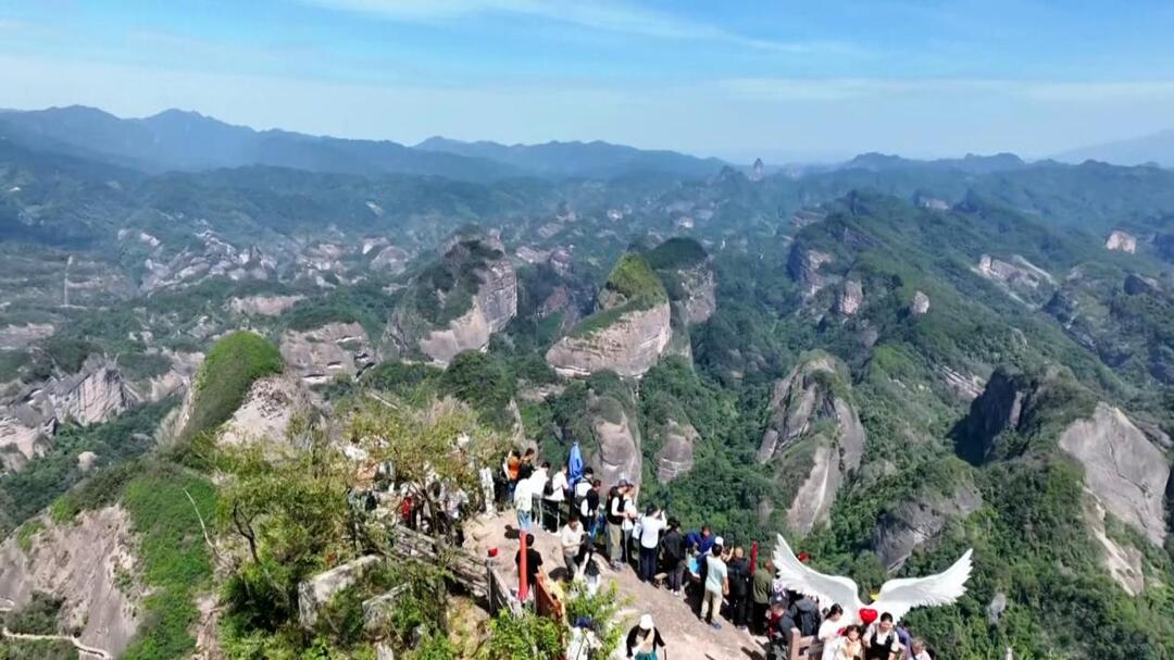 崀山：文旅業(yè)態(tài)多元融合賦能國慶假期“精彩游”