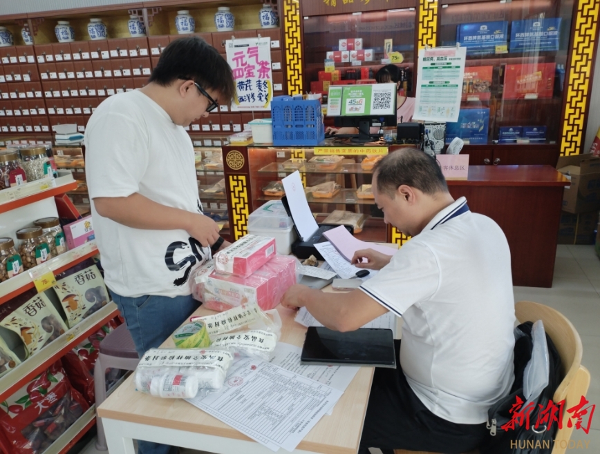 君山区市场监督管理局强监督确保保健食品、化妆品质量安全