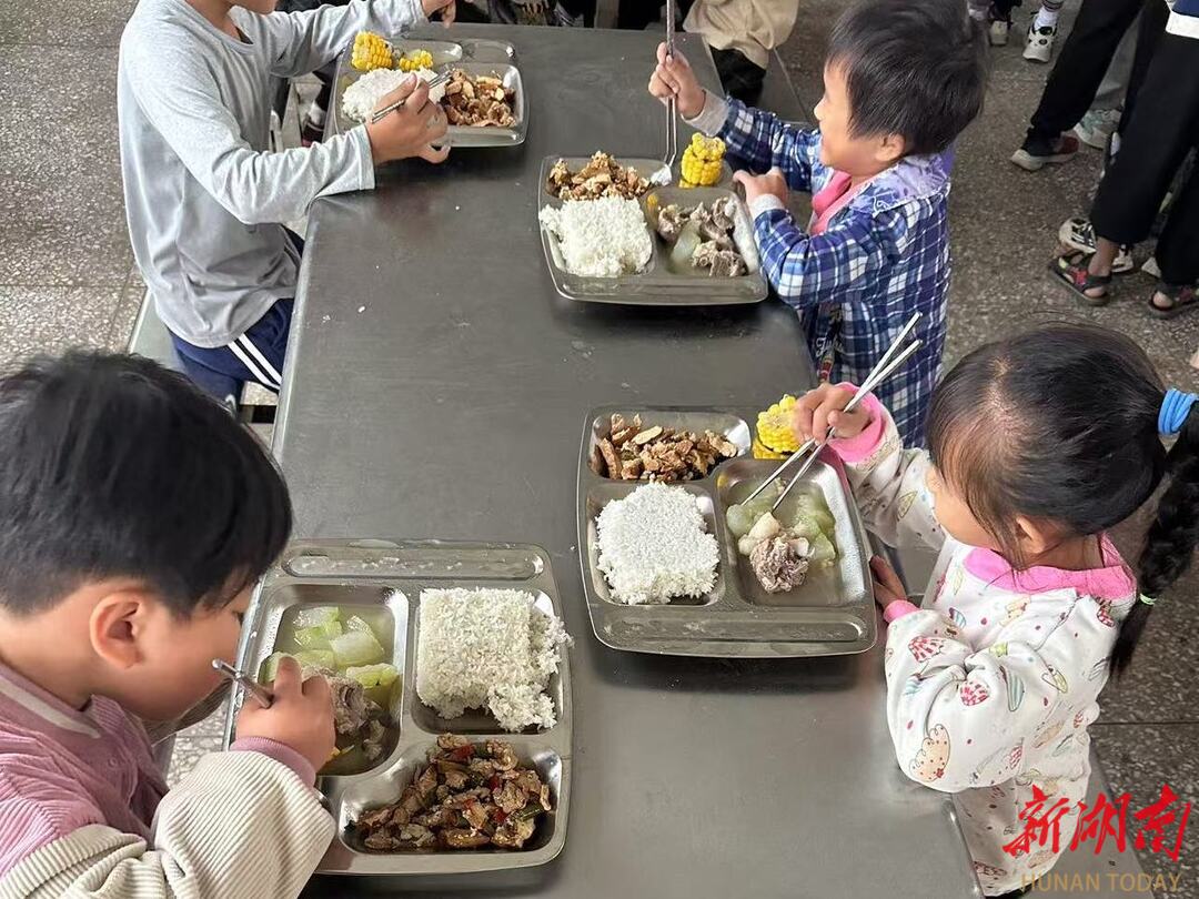 寧遠(yuǎn)縣中小學(xué)生食堂就餐不再自帶碗筷