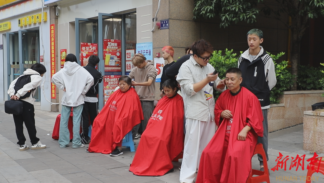 迎豐街道板橋鋪社區(qū)舉辦重陽(yáng)節(jié)特色活動(dòng) 情暖老人心