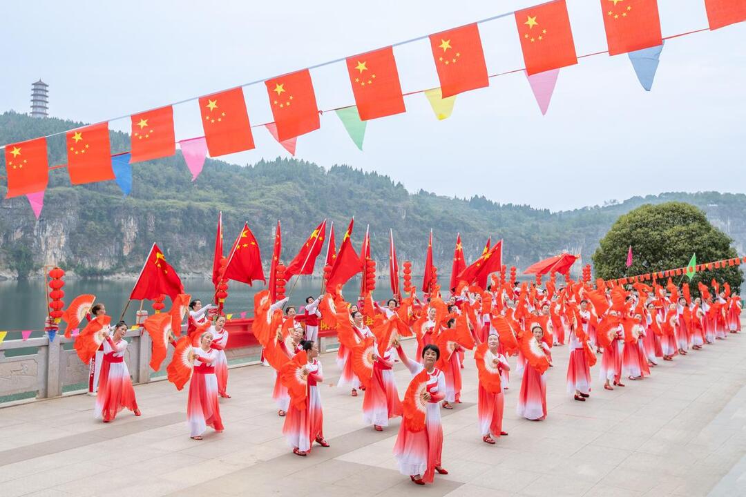 重陽佳節(jié)，瀘溪交通健身隊展樂齡芳華