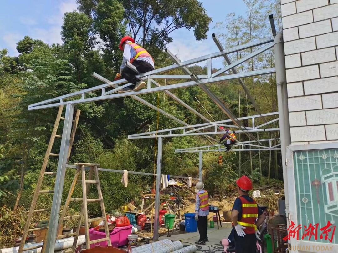 黄金园街道快速反应，拆除新增违规建筑