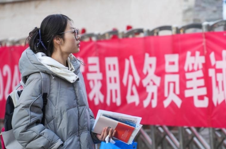 2025国考今起报名：拟招3.97万人 近七成专招应届生