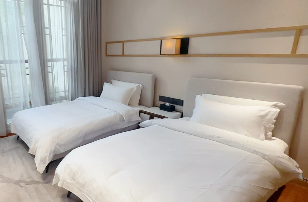 住酒店发现针孔摄像头，该怎么办？法官告诉你——