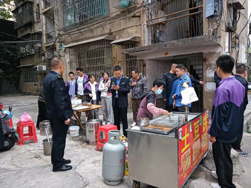 大祥區(qū)翠園街道：流動攤販區(qū)升級為特色小吃街