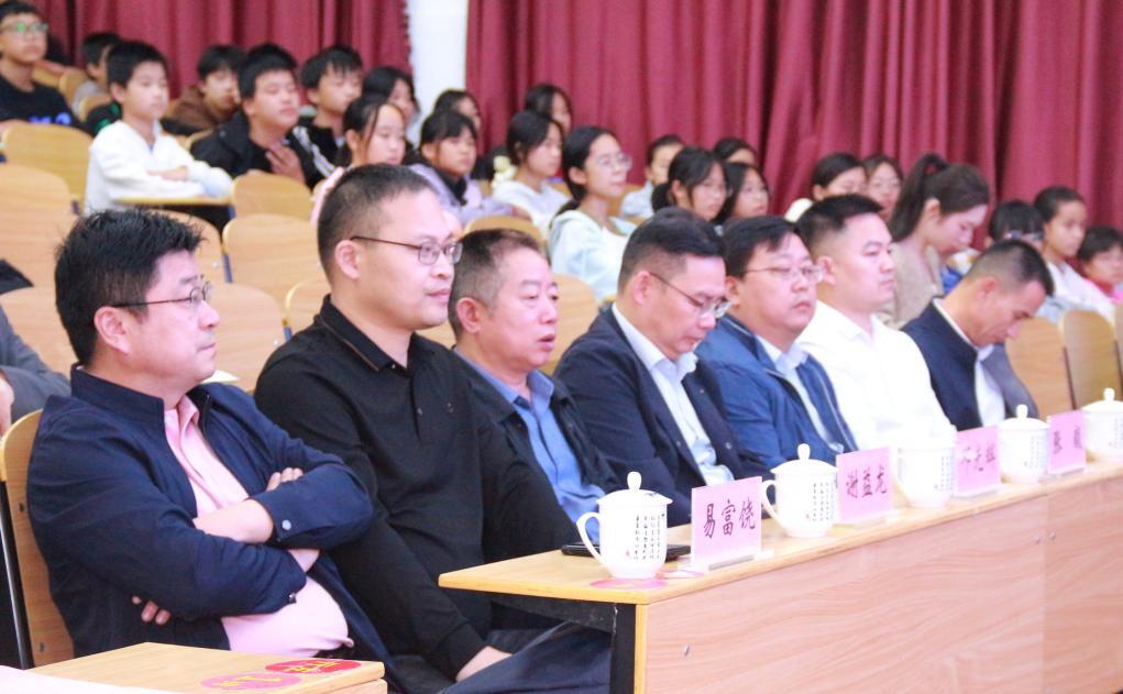 桑梓情深 爱满校园——知名出版家刘九如为宁乡市沩滨初级中学捐建"九