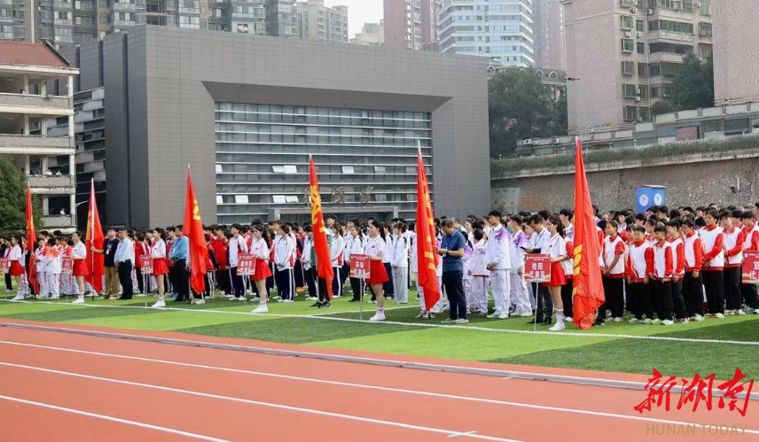 郴州市第29屆“英東杯”中小學(xué)生運(yùn)動(dòng)會(huì)暨第18屆教職工運(yùn)動(dòng)會(huì)開(kāi)幕