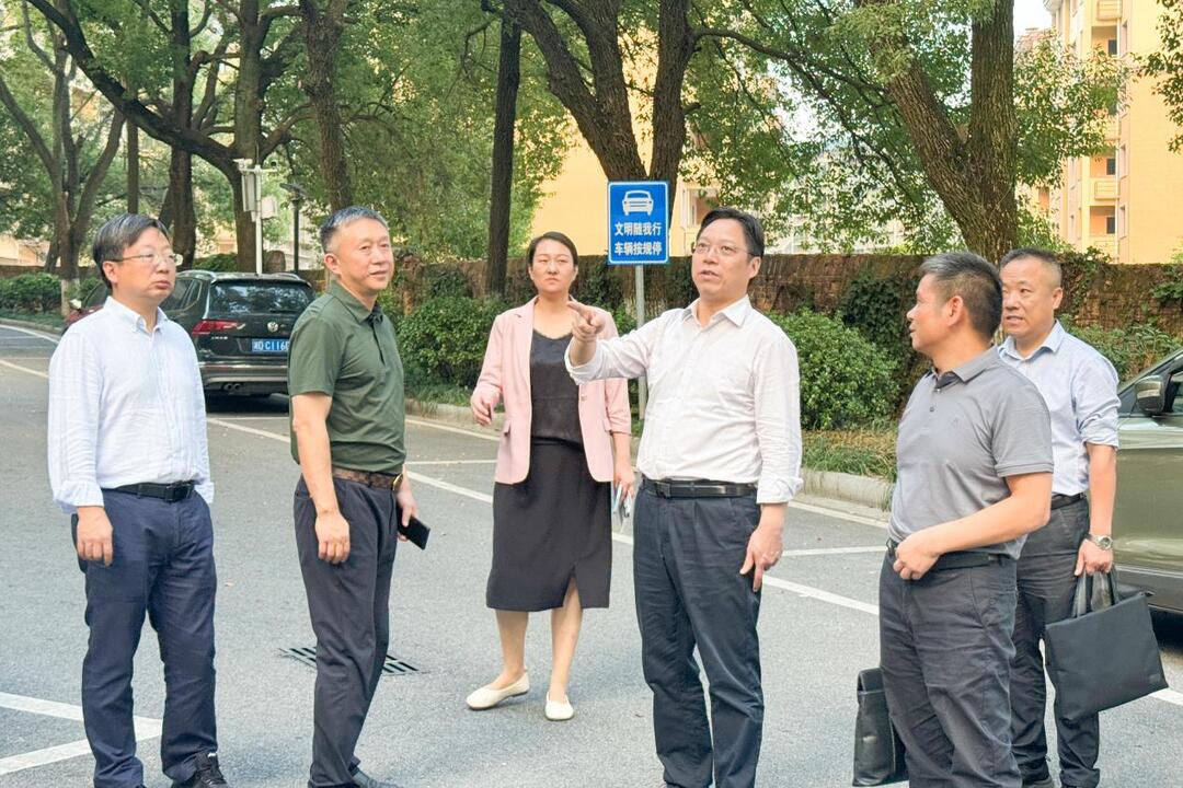 衡阳幼儿师范高等专科学校党委书记李来清一行到衡阳市文华艺术学校走访调研