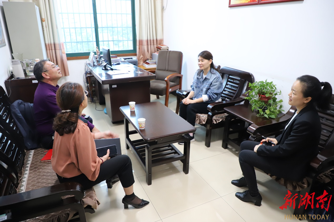 娄底潇湘职院赴湖南人文科技学院学习考察