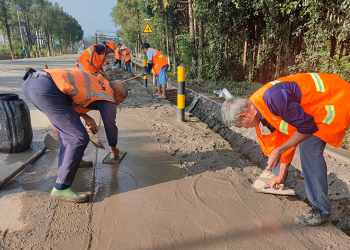 蓝山公路建养正忙时