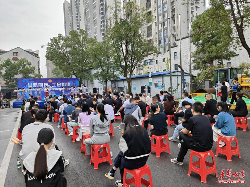 “工會(huì)相伴 · 益路同行”芙蓉區(qū)總工會(huì)開展貨車司機(jī)集中入會(huì)儀式