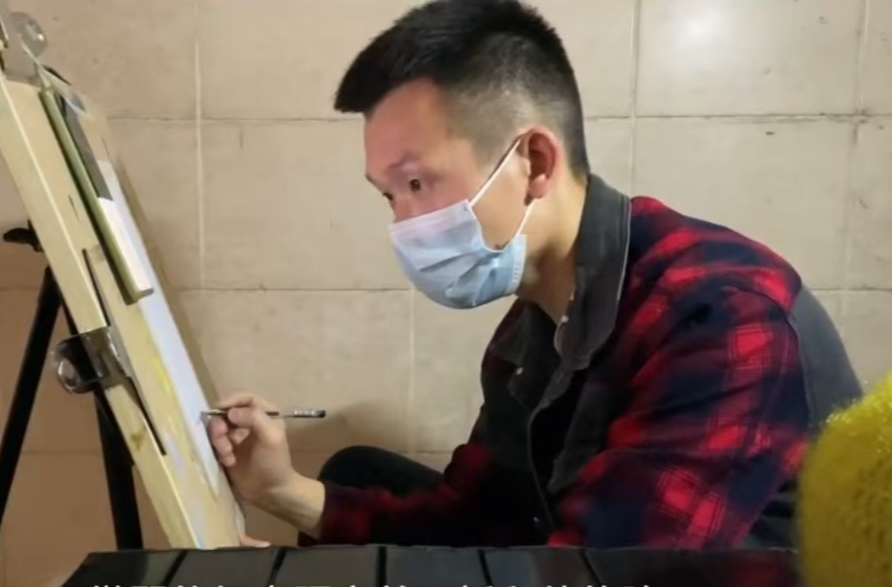 鱼眼观观丨卖画救妻的小伙儿