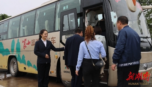 邵陽武岡機場開通至新寧崀山景區(qū)旅游直通車  全程高速，1小時直達景區(qū)