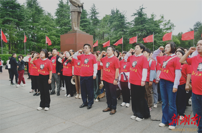 “九秩芳华育英才，红色基因述初心 ”，湖南中医药大学药学院开展韶山行党员活动