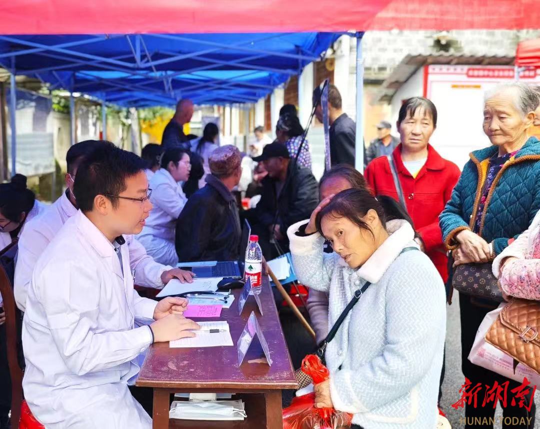 省级巡回医疗队邵阳学院附二医院唱响芙蓉古镇“送健康三部曲”