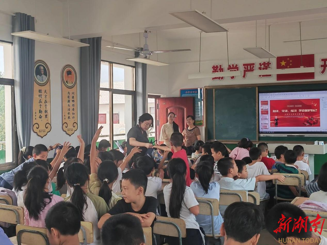 湘潭雨湖区法院：法治进校园，护航助成长