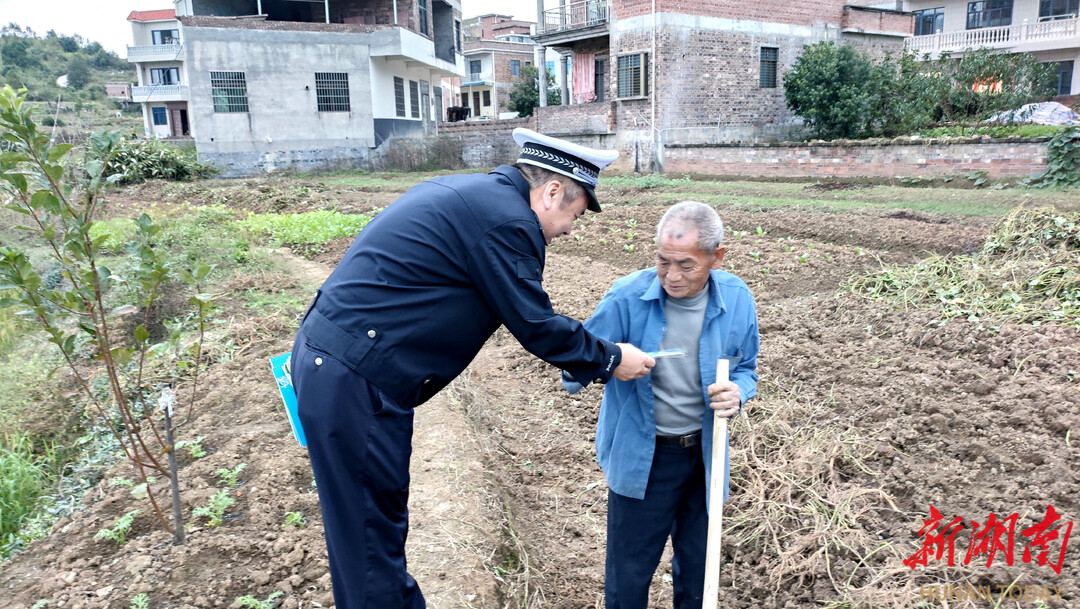 新田交警：“美丽乡村行”共筑乡村交通安全防线