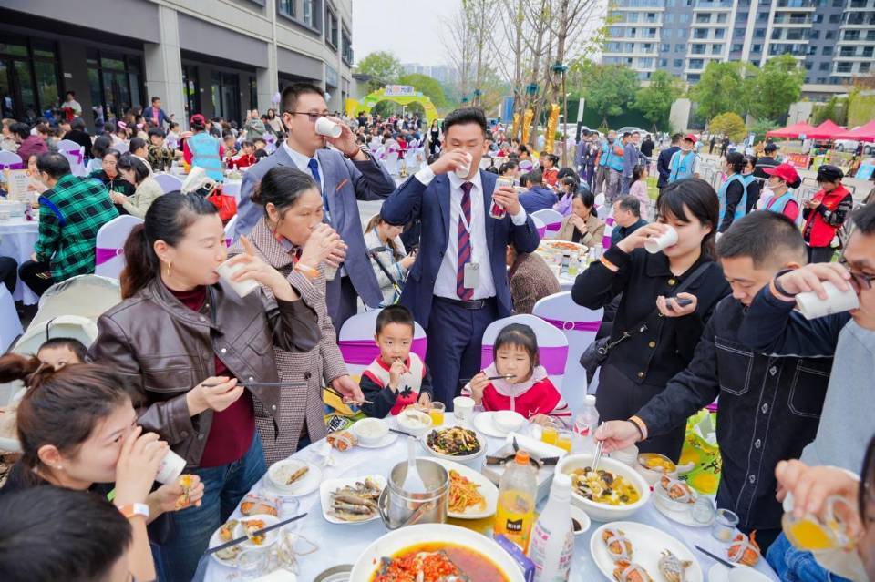 远亲不如近邻！长沙这个小区物业请业主吃百家宴