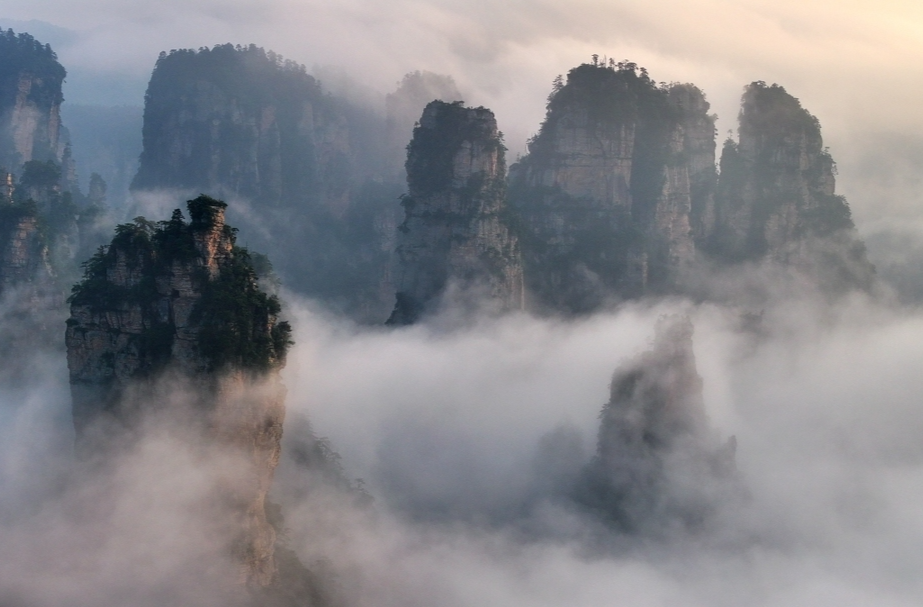 Global Trail Runners Gather in Zhangjiajie for Epic Race