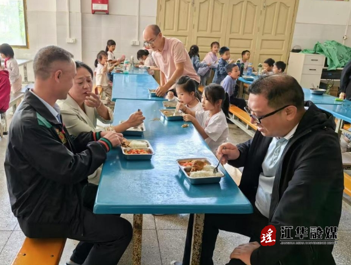 江华大锡乡：代表委员暖心陪餐  共筑校园食品安全