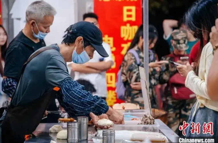 Viral food stall receives overwhelming support