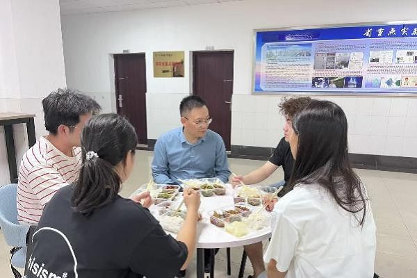 长理化学学院开展第十四期导师午餐会