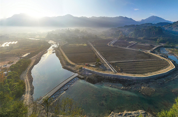 Longshan County Speeds up High-standard Farmland Construction