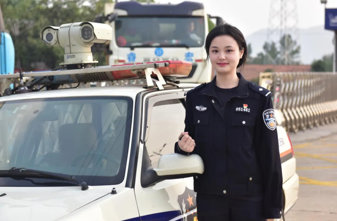 湘潭“00后”女警彭斯宁，好样的！