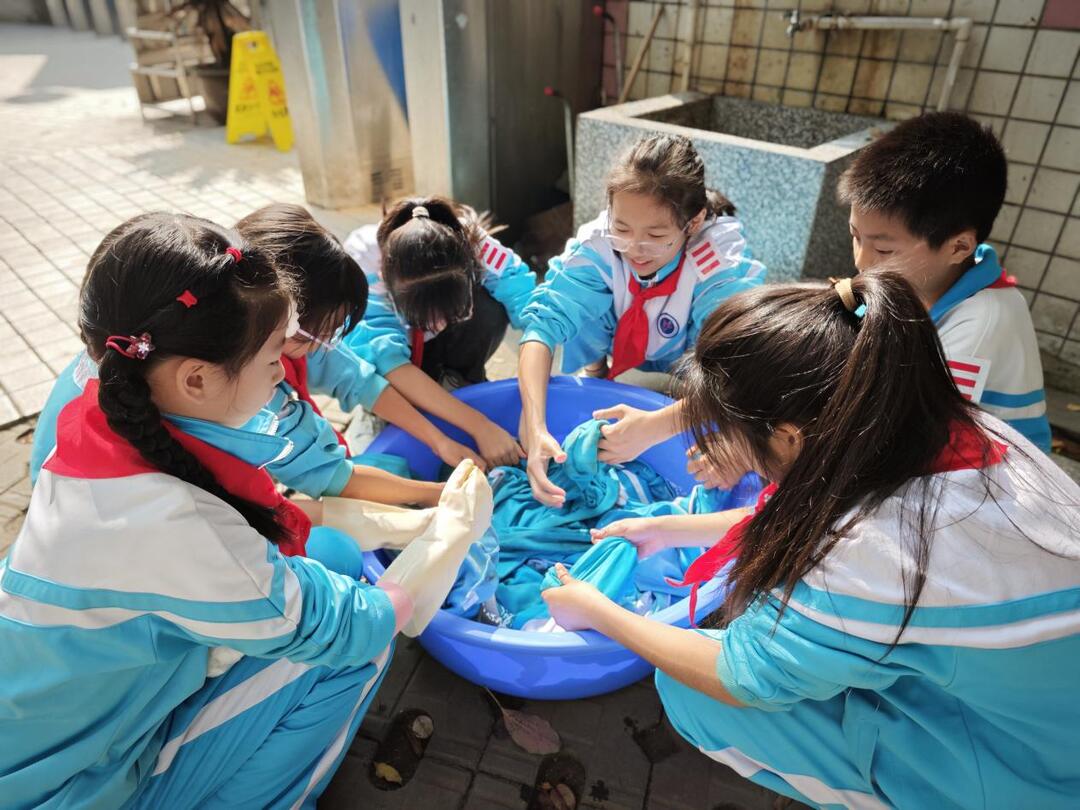 株洲市南方三小：失物整理播撒责任种子