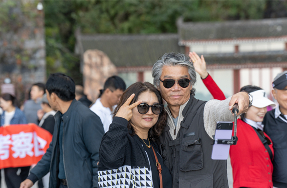 Foreign Travelers in Hunan: Take a 