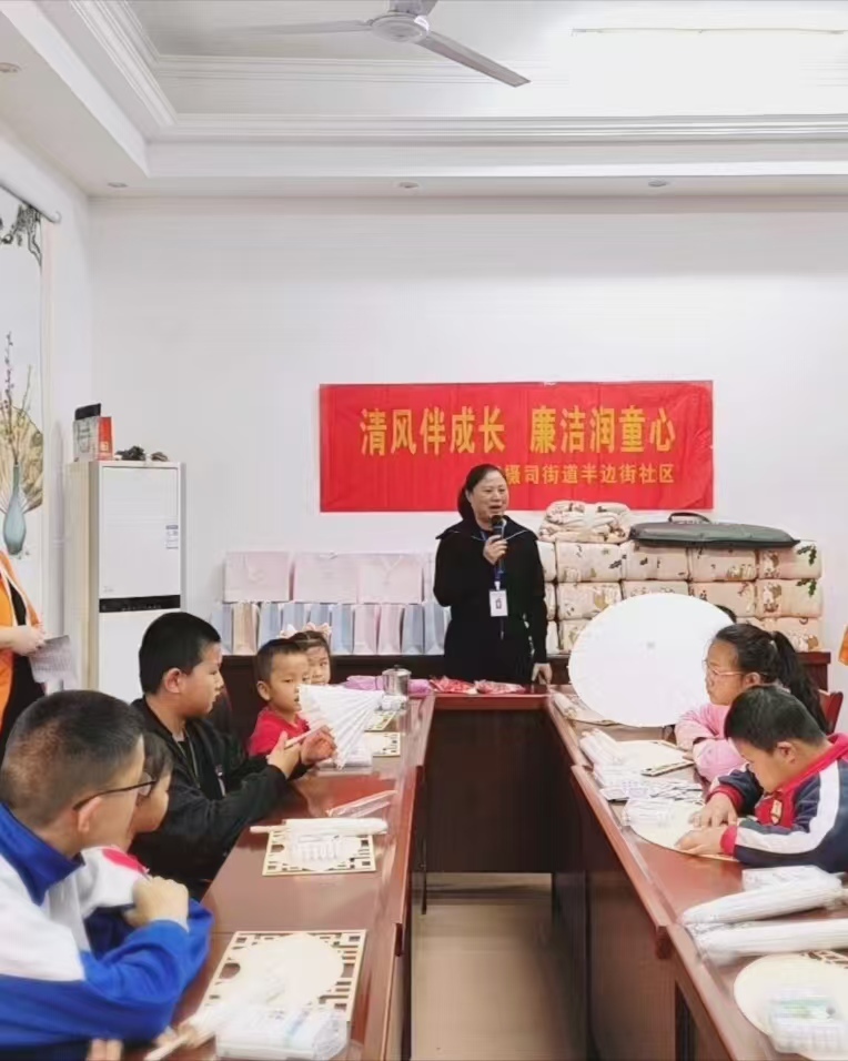 湘潭市岳塘區(qū)半邊街社區(qū)：五社“廉”動暖童心