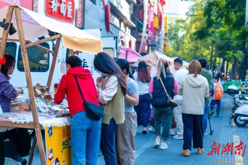 玩轉(zhuǎn)“花樣”米粉街 共享文旅盛宴