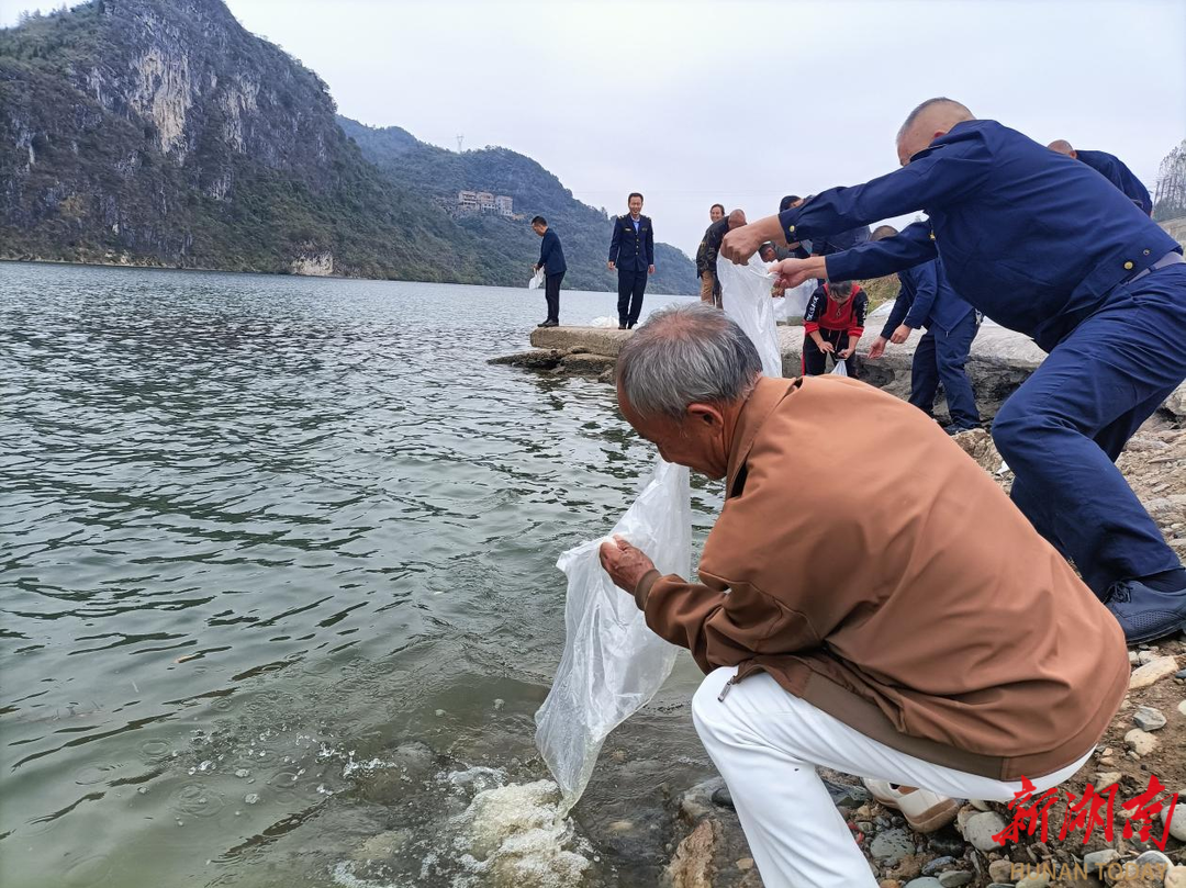 污染担责 损害赔偿——溆浦县开展生态损害赔偿增殖放流活动