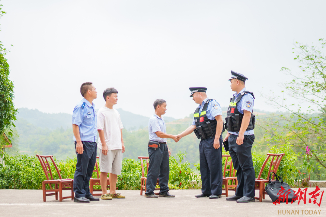 以红色为基，筑平安之堤，护一方山水 ——溪口派出所全力打造“红色示范警队”