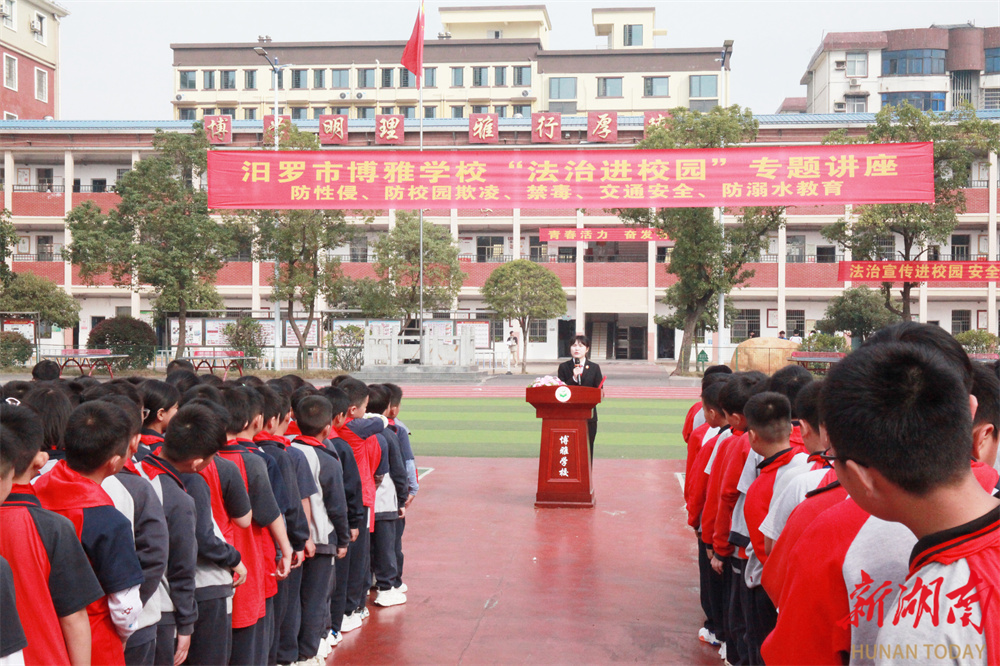 法治宣传进校园　安全教育护成长