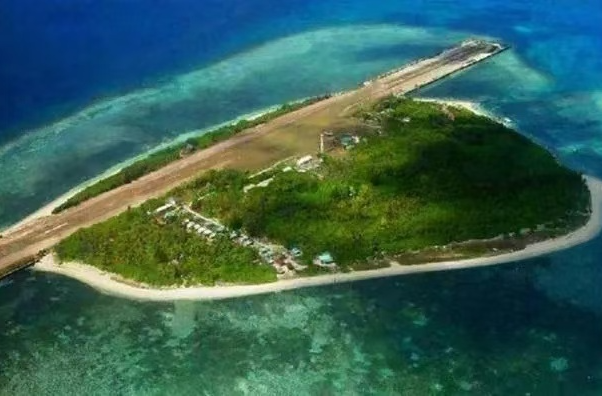 南部战区组织海空兵力位中国黄岩岛领海领空及周边区域战备警巡