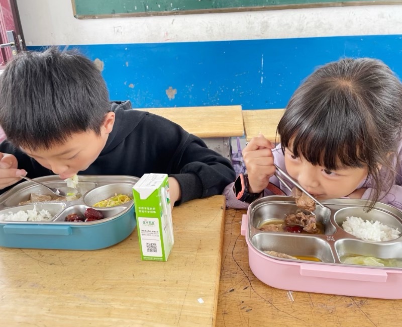 新邵县陈家坊镇中心小学：改善学生饮食质量，优化校园营商环境