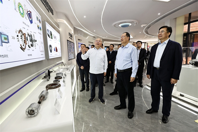 Governor Mao Makes Inspection Tour in Loudi