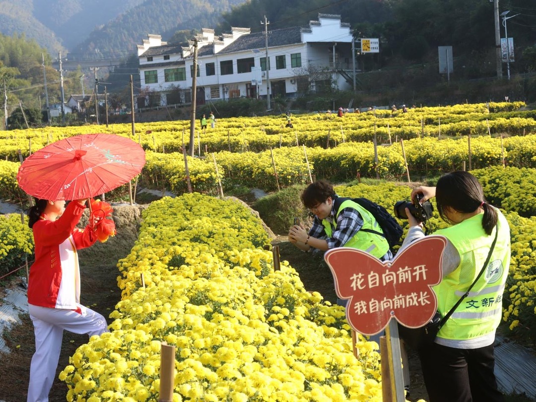 湘潭大学：公益助农直播上线