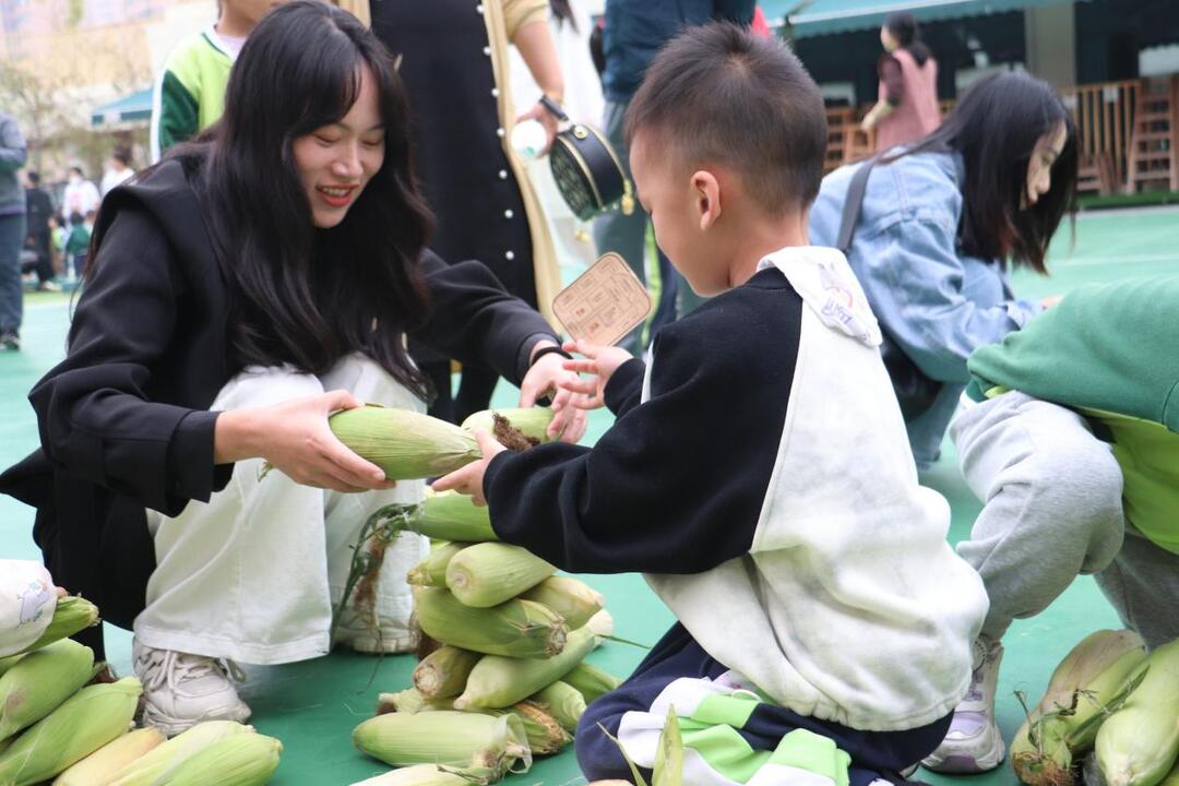 怀化市鹤城区第二幼儿园开展“冬日行·成长记”家长开放日活动