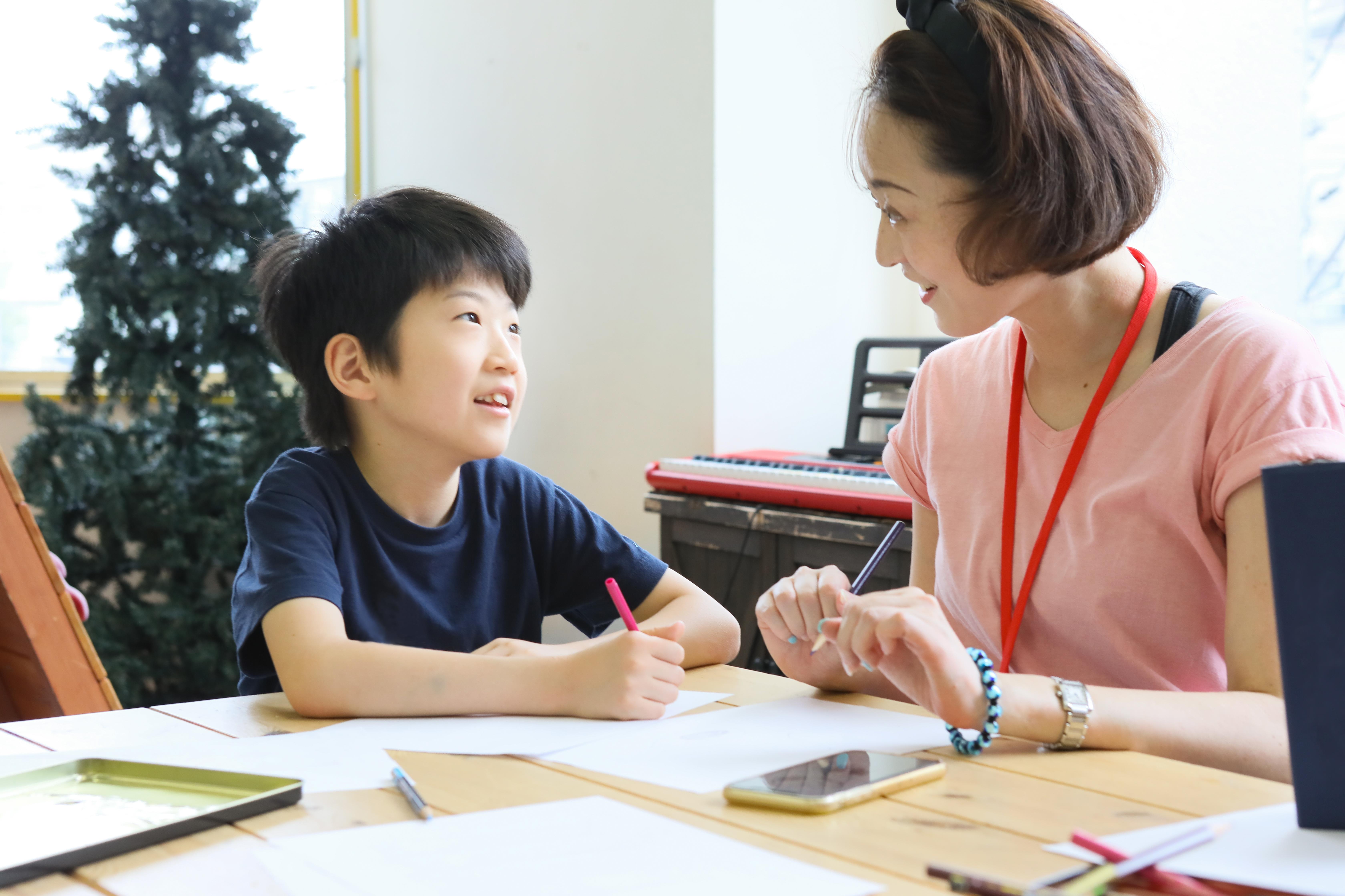 “儿童成长陪伴师”能高质量陪娃？专家：无法取代父母的角色和作用