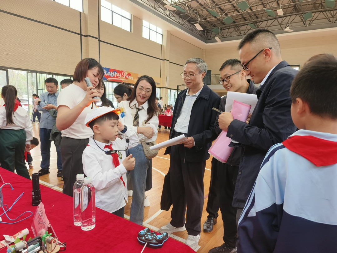 衡阳市石鼓区开展青少年科技创新大赛暨科学家精神进校园活动